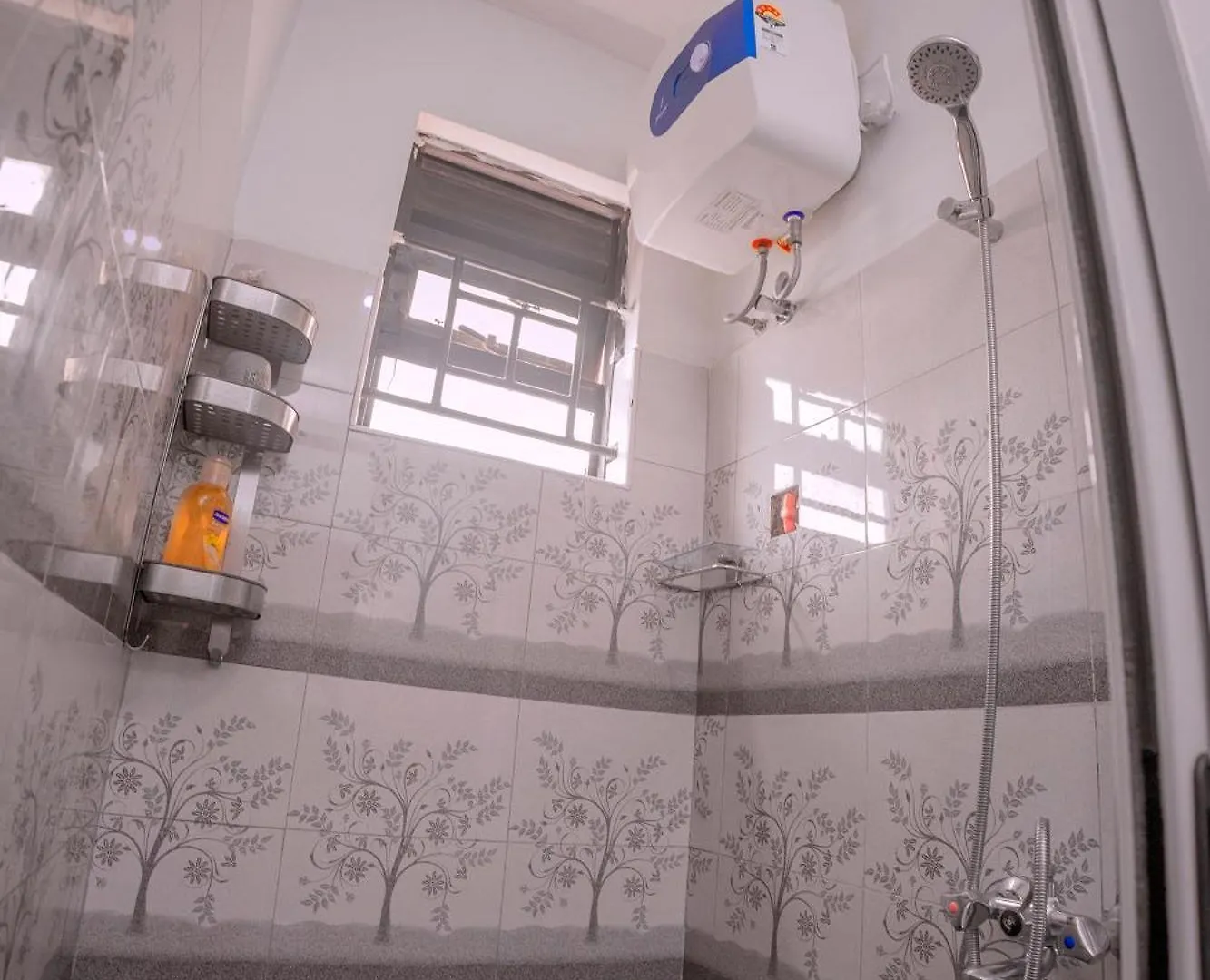 Apartment Tranquil - 2 Bedroom Spacious Condo With Wifi, 20 Mins From Kampala Center