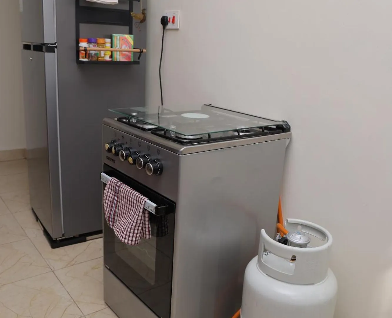 Tranquil - 2 Bedroom Spacious Condo With Wifi, 20 Mins From Kampala Center